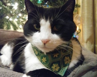 Holiday Bandana, Snowflake Bandana, Snow Bandana, Cat Bandana, Cat Accessories, Cat Neckwear, Pet Accessories, Pet Bandana, Pet Neckwear