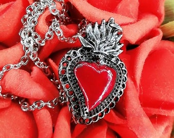 Collana in acciaio con  Sacro Cuore argento invecchiato e centro rosso Steel necklace with sacred heart aged silver and red center unisex