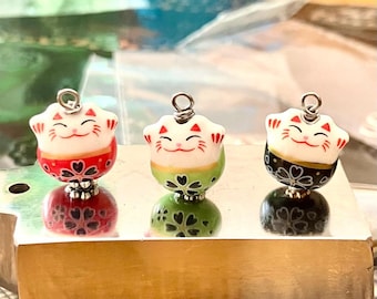 Collana  Neko Lucky cat in acciaio inossidabile con pendente gatto in porcellana dipinta, vari colori spedizione gratis in Italia
