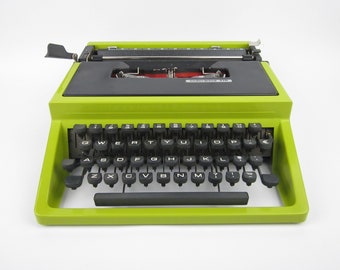 Typewriter Underwood 310 QWERTY typewriter WORKING with soft case 1970 70's vintage black green Olivetti in very good condition