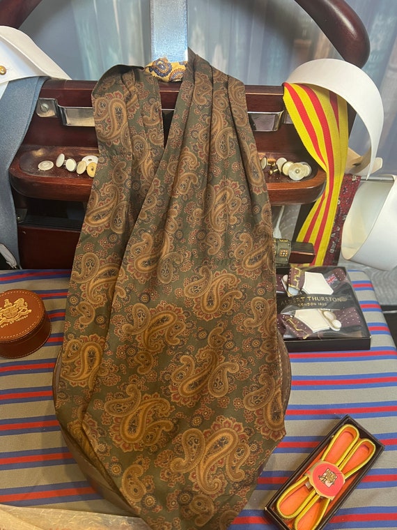 Cravat scarf deals