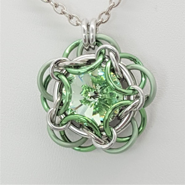 Prima, Pendant, chain mail, chainmail, chainmaille, capture, Renaissance, Swarovski, Rivoli, Chrysolite, Green