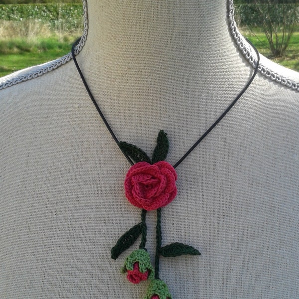 Collier de rose au crochet