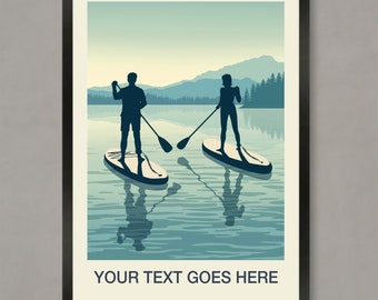 Könnte beinhalten: Eine digitale Illustration von zwei Personen, die auf einem See Paddelboard fahren. Die Personen sind vor einem blauen Himmel und Bergen im Hintergrund silhouettiert. Der Text "YOUR TEXT GOES HERE" befindet sich am unteren Rand des Bildes.