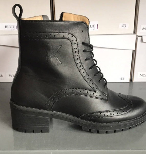 platform boots womens black