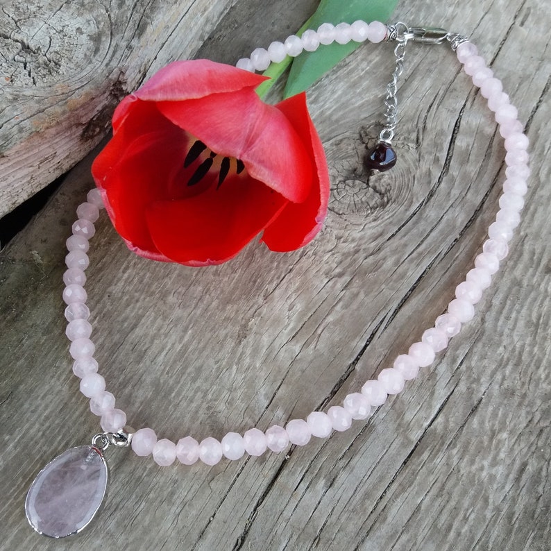 Women Pink Choker Necklace Rose Quartz pendant Healing Love 4th Heart chakra Balance Calming Gemstone Girl Yoga Beaded jewelry gift Faceted