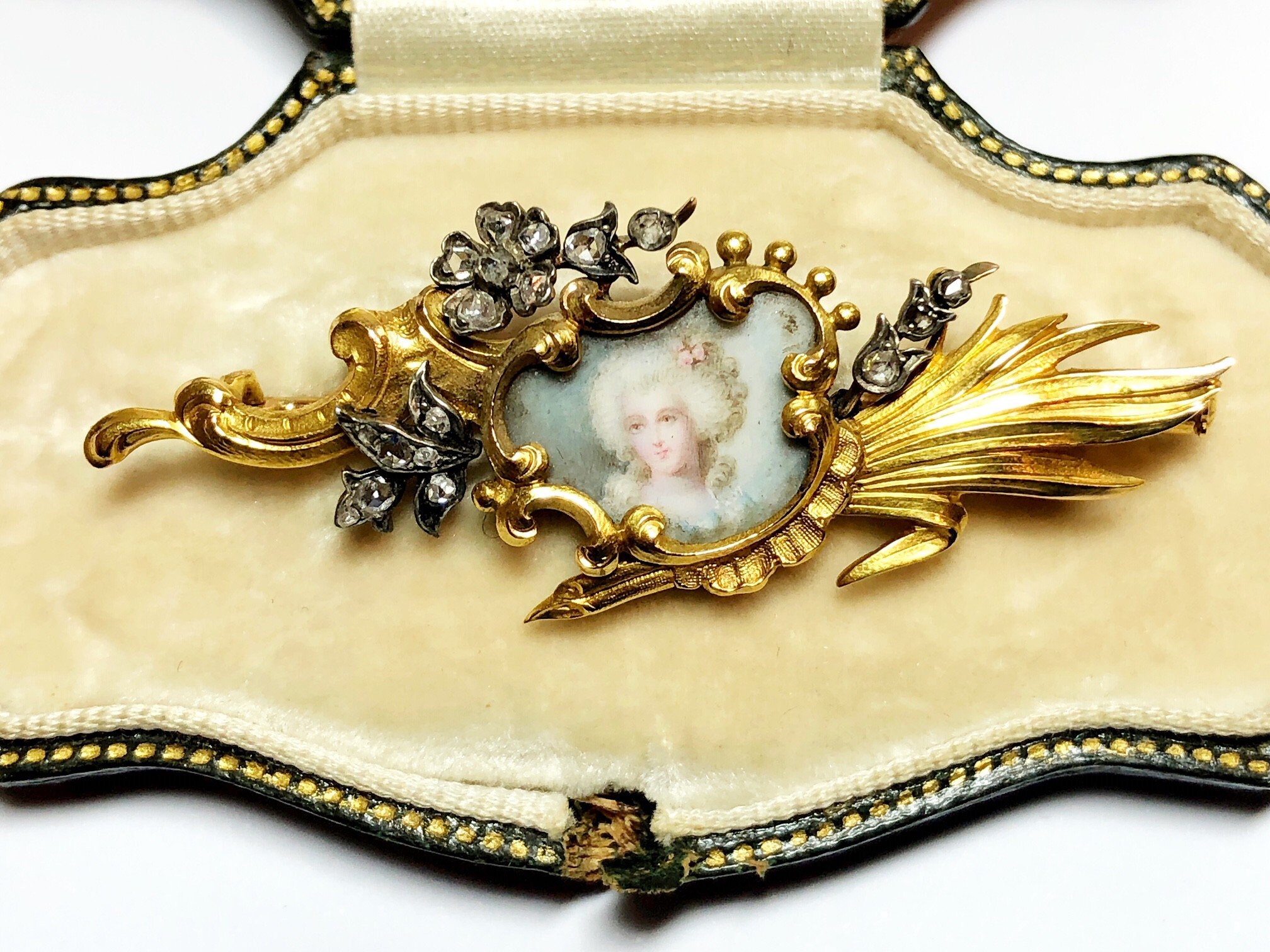 Louis Aucoc French Art Nouveau Diamond and Gold Portrait Brooch, Circa