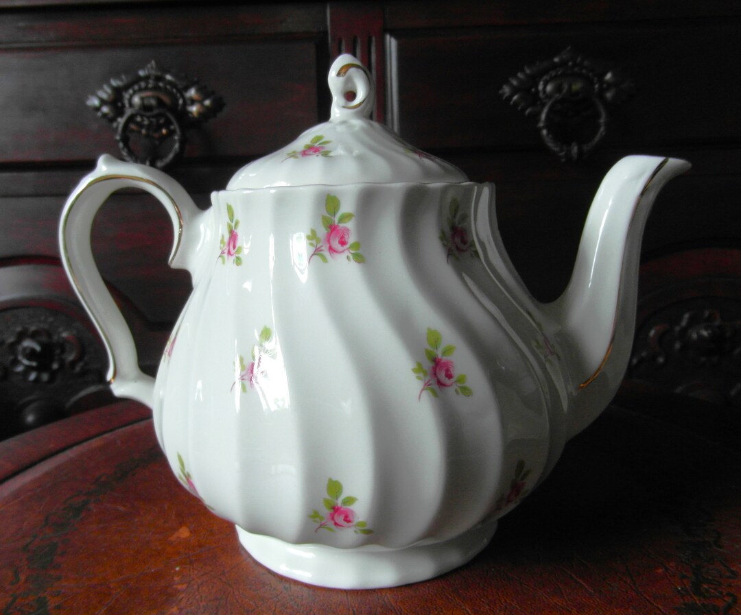 Vintage 'ditsy Rose Swirl' Teapot by Sadler Very Very Good Condition