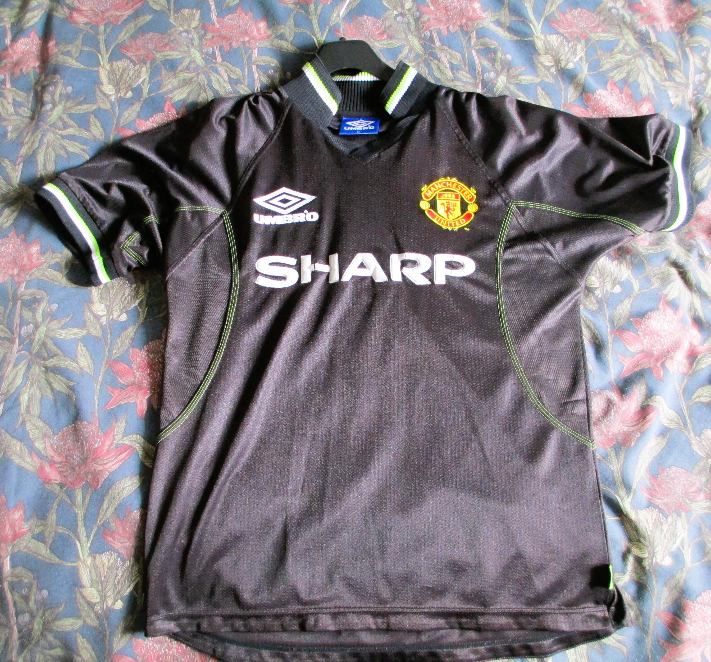 1998-9 Sharp Umbro Black Manchester United 3rd Kit - Adult Medium