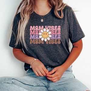 Mom T-Shirt, Mama Shirt, Retro Mom Shirt, Mama Gift, Mother&#39;s Day Gift, Gift for Her, Mama Shirt, Groovy Graphic T, Motivational T