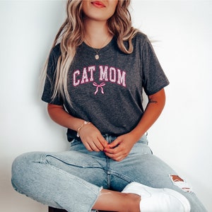 Coquette Cat Mom T-Shirt, Coquette Bow Shirt, Coquette Ästhetik, Muttertagsshirt, Coquette Bow Shirt, Cat Mom Club Shirt, Soft Girl Era