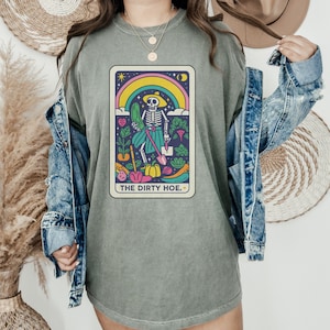 The Dirty Hoe Tarot-Karten-Shirt, Tarot-Karte T, Skelett-T-Shirt, himmlische Shirts, Witchy Vibes T-Shirt, lustiges Garten-T-Shirt, Vintage-Shirts