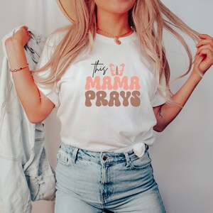 This Mama Prays T-Shirt, Mom Shirt, Retro Mom Shirt, Mama Gift, Mother&#39;s Day Gift, Gift for Her, Mama Shirt, Kindness Gift, Motivational Tee
