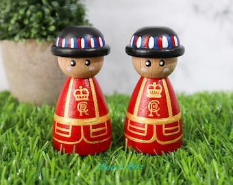 Beefeater peg doll, King Charles lll Beefeater. Hand painted 7cm Coronation