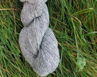 100 g di lana per maglieria grigio naturale 100% pura lana di pecora di colore naturale proveniente da pecore di montagna grigie