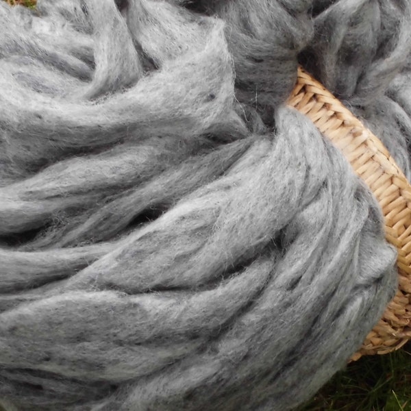 1000g kardierte Wolle am Band von heimischen Schafrassen naturbelassen und naturfarben direkt vom Schäfer