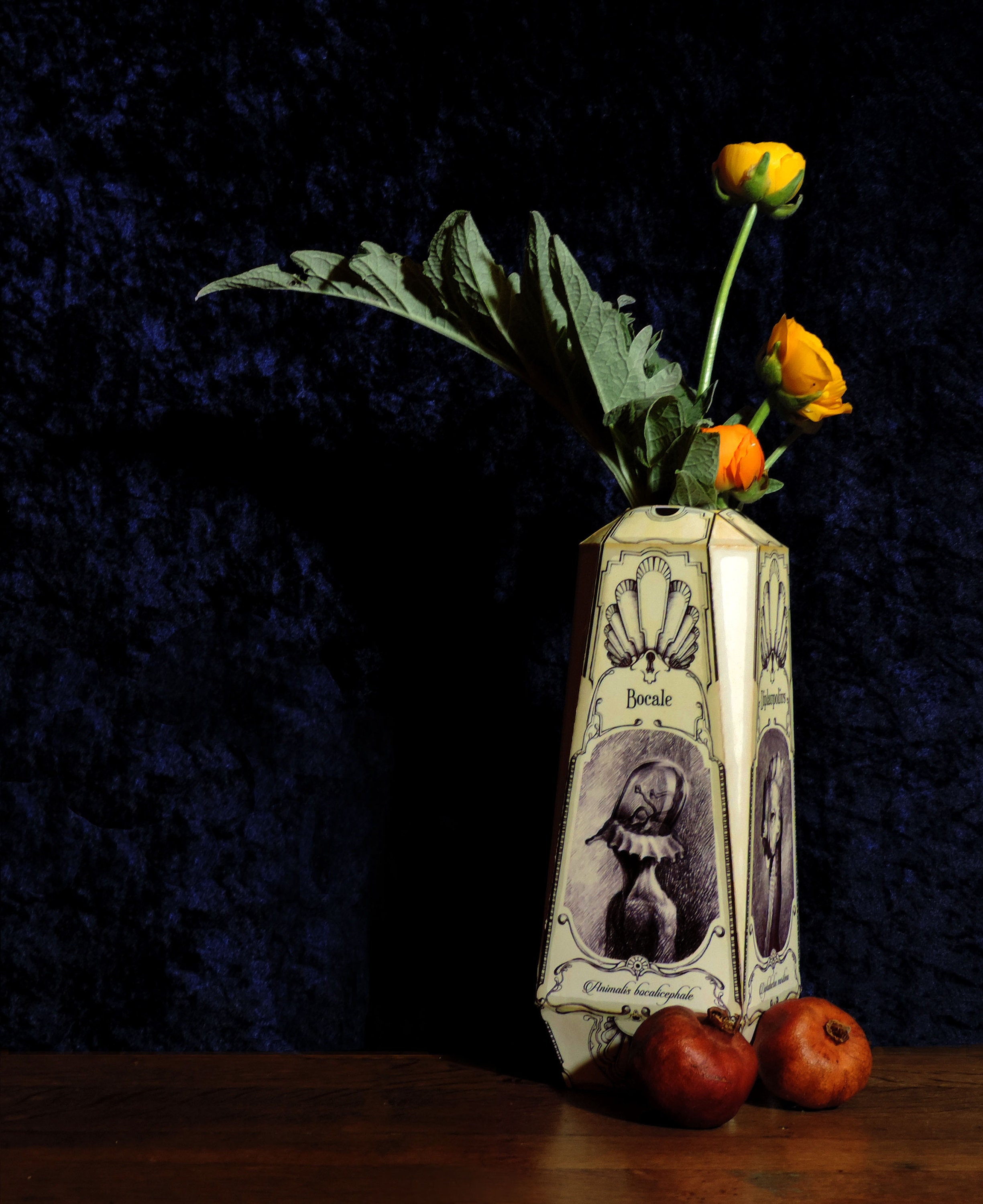 Vase Décoration Hybride Pour Villa d'issi, Objet Précieux Original et Unique, Illustration Naturalis