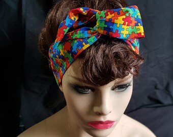 Peças de quebra-cabeça em cores do arco-íris ~ Faixa de cabelo com arame de design exclusivo. Prenda o cabelo de forma rápida e fácil - sem nós, basta torcer. Feita à mão, 100% algodão.