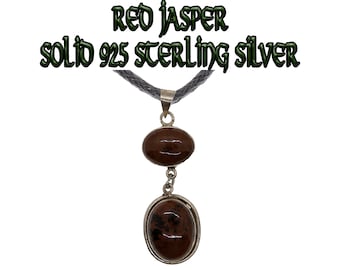 Magnifique pendentif en jaspe rouge fait main en argent sterling 925. Pièce raffinée ornée de deux pierres ovales, avec cordon en dentelle ou chaîne en argent.