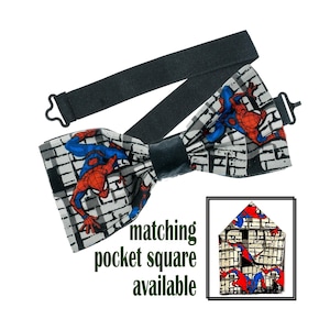 Spiderman-fluga och näsduk, perfekt accessoar för bröllop, examen, bal eller jul-/nyårsfester. Utmärkt presentidé.