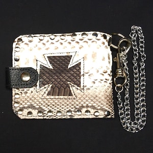 Cartera plegable de cuero genuino con cruz de hierro de serpiente marina y pitón con tarjeteros y llavero para cinturón hecho a mano en Devon, Reino Unido
