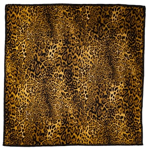 Può includere: Un tessuto di stampa leopardata marrone e nero con un motivo ripetitivo.