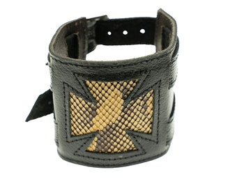 Żelazny krzyż ze skóry naturalnej i opaska na nadgarstek z motywem węża pytona, mankiet z klamrą, bransoletka, ochraniacz na ramię, larp, motocyklista