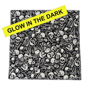 Bandana Con Teschio E Ossa Incrociate, Fascia Per Capelli Da Motociclista, In Metallo, Stile Gotico, Chemio, 100% Cotone, Tessuto Rose And Hubble, Perfetta Per Costumi Da Pirata - Italia - Foto 3