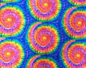 Tecido Fat Quarter Rainbow Spiral Tie Dye Timeless Treasures 100% algodão. Ideal para confecção de bandanas, máscaras faciais, roupas e muito mais.