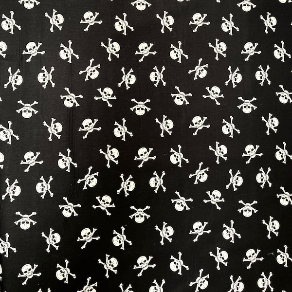 Bandana tête de mort avec os croisés, motard en métal, gothique, chimio, bandana 100 % coton rose et tissu Hubble, parfait pour un costume de pirate