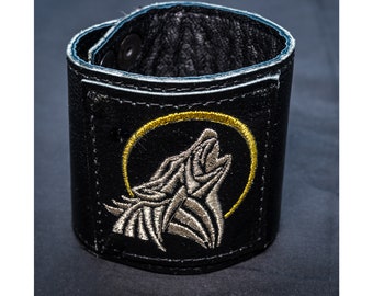 Wide Real Leather Howling Wolf Wrist Cuff embroidered/cuff bracelet/armband/wrist protector/biker/gothic/metal