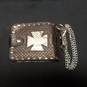 Echtes Echtleder Python und Seeschlangenhaut Eisernes Kreuz Bi-Fold-Portemonnaie mit Kartenhaltern und Gürtel-Schlüsselanhänger, handgefertigt in Devon, UK