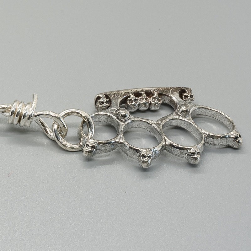 Incredibly Detailed Barbed Wire Knuckle Duster Skull Incredibly Detailed Barbed Wire Knuckle Duster Skull