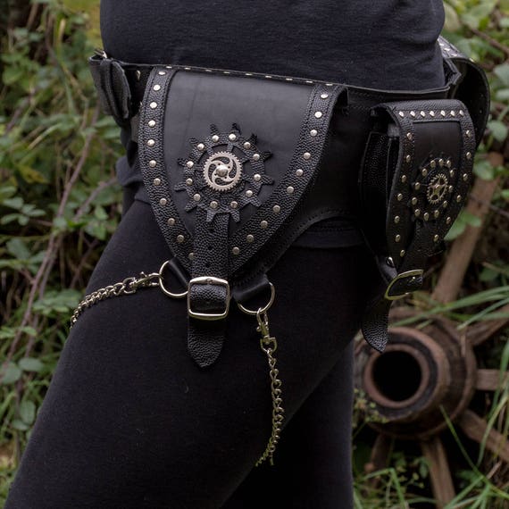 Multiple pouch online belt