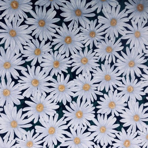 Fat Quarter Gorgeous Daisy Flower Design, perfect for making clothing, costumes & accessories Timeless Treasures 100% Cotton florist floral