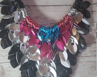 Spider-Gwen inspired scale chainmaille nevklace