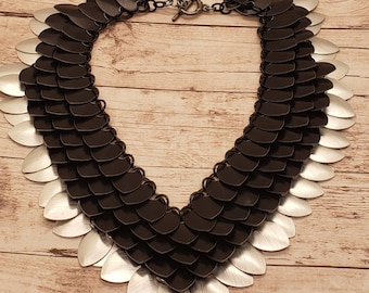 Collar de correo a escala de collar inspirado en Black Panther