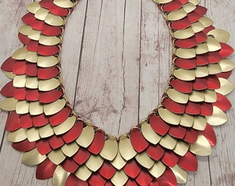Magical house colors chainmail necklace
