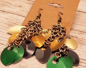 Pendientes de araña de correo a escala inspirados en Loki