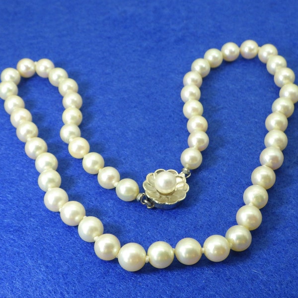 Vintage Pearl Necklace White Gold Clasp, Cream Color Cultured Pearls Excellent Condition Choker Length Japanese Pearl Jewelry Vintage 1960s