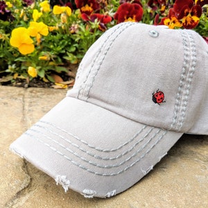 Women&#39;s Ladybug Baseball Cap Hat, Clothing Gift Accessories, Small Corner Design Embroidered