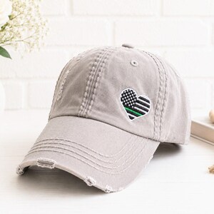 Gorra Thin Green Line para mujer: Corazón bordado, gorra de béisbol, regalo de ropa