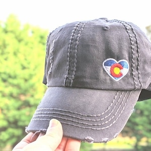 Women&#39;s Colorado Flag Heart Embroidered Distressed Baseball Cap: CO State Hat Gift