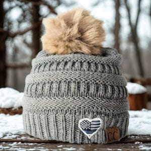Thin Blue Line Beanie, Flag Heart Optional Badge Number, LEO Wife Mom, Winter Hat imagem 2