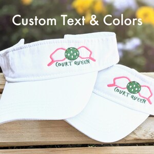 Visera para raqueta de pickleball: texto de monograma con nombre opcional, gorra personalizada del equipo bordada, blanca + regalo imagen 2