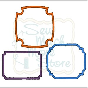 Op de afbeelding: Drie verschillende frame-ontwerpen voor borduurwerk. De frames zijn in oranje, paars en blauw.