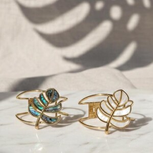 Women's delicate mother-of-pearl leaf bracelet, elegant gold-plated jewelry