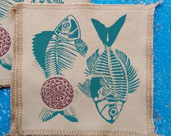 Toppa serigrafata a lisca di pesce: illustrazione di uno scheletro, applicazione da cucire.