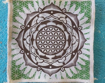 Patch lotusbloem: zeefdruk heilige geometrie op gerecyclede tie-dye