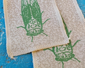 Toppa a forma di cicala: applicazione di insetto serigrafata, materiale riciclato per magliette